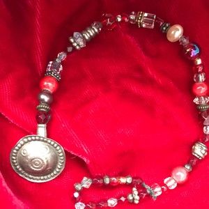 Queen Matilde Holiday button clasp bracelet, red